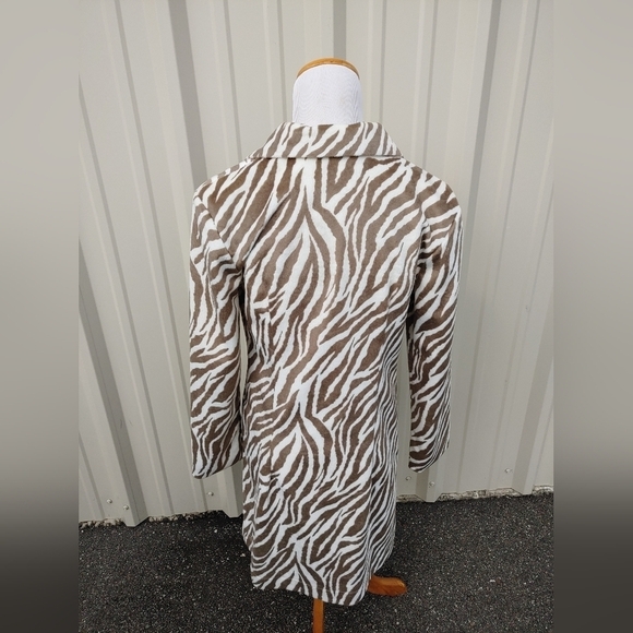 STYLISH ANIMAL PRINT DESIGN FAUX FUR COAT SIZE X-SMALL - Picture 2 of 6